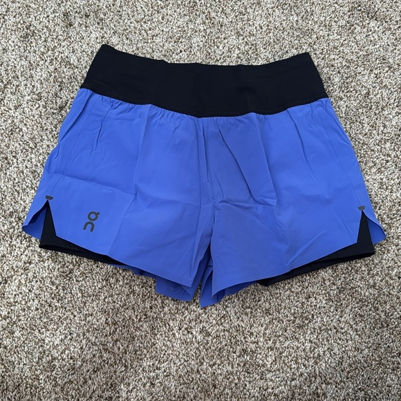 ON RUNNING Women’s Running Shorts in Colbalt Blue size large - Picture 2 of 9